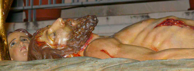 Sepulcro - TRASLADO DEL CRISTO YACENTE Y LA VIRGEN DE LA PASIÓN AL GUARDAPASOS DE SEMANA SANTA